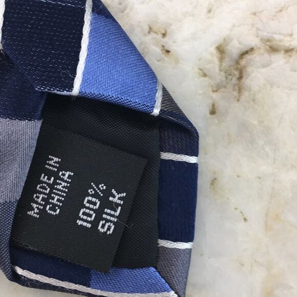 KENNETH COLE REACTION SILK TIE - Picture 5 of 7